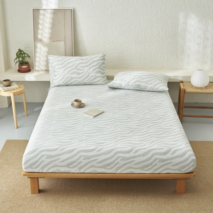 91家纺网 家纺一手货源 找家纺 早晨家纺 2025新款三层纱纯棉提花床笠 斑马纹床笠-浅蓝