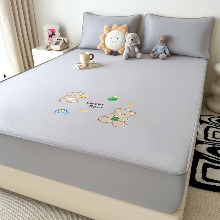 91家纺网 家纺一手货源 找家纺 九花鹿 2025新款凉感PE卡通冰丝席-床笠款 床笠款-幸运熊