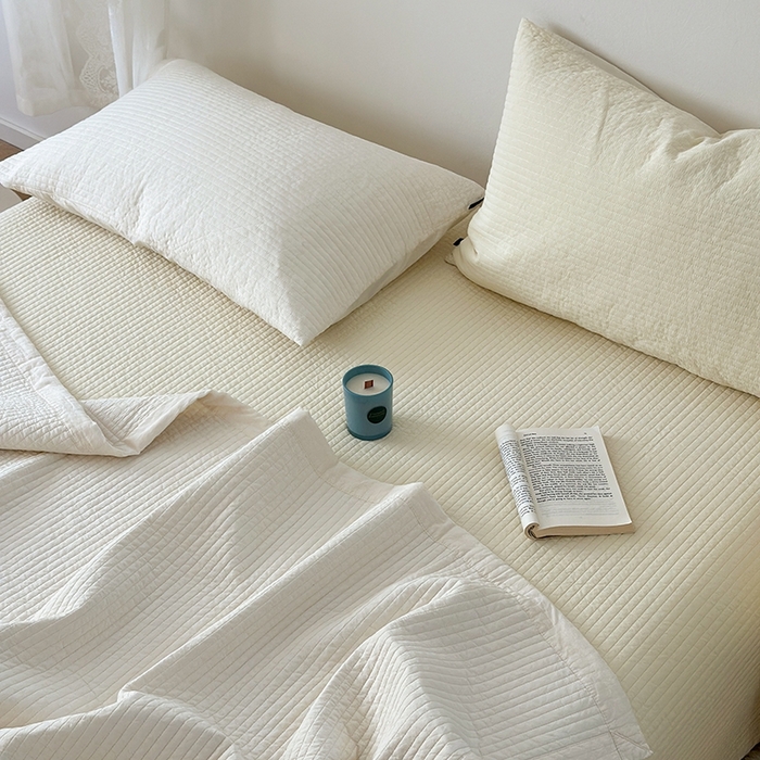 91家纺网 家纺一手货源 找家纺 期遇家居 2025新款60支床盖极简直条绗缝韩国砂洗染色双面全棉纯棉床盖 极简砂洗白