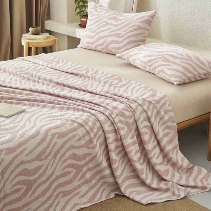 91家纺网 家纺一手货源 找家纺 早晨家纺 2025新款三层纱纯棉提花床单 斑马纹床单-豆沙