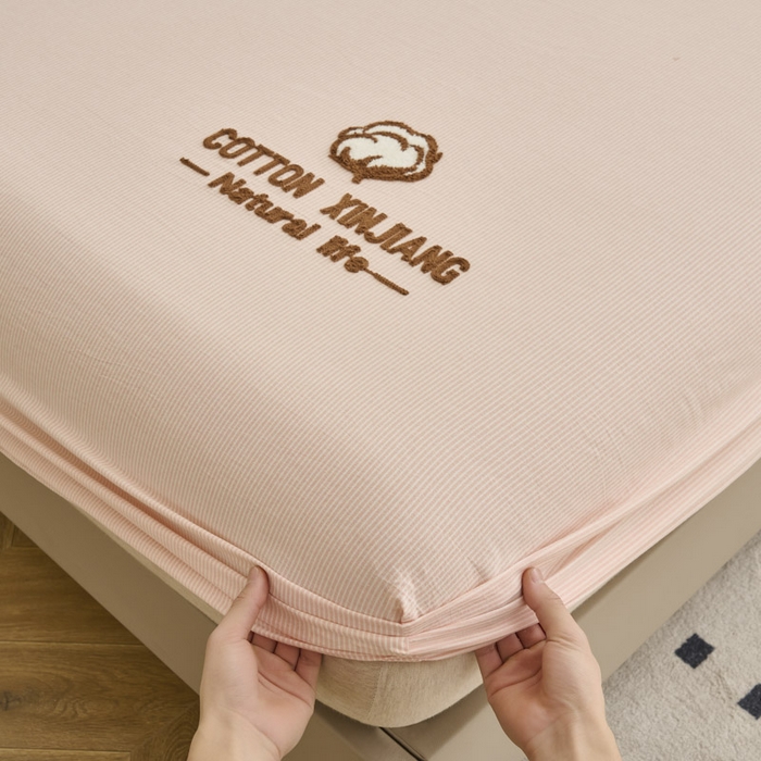 91家纺网 家纺一手货源 找家纺 早晨家纺 2025新款色织纯棉水洗棉毛巾绣床笠 流年床笠-浅粉