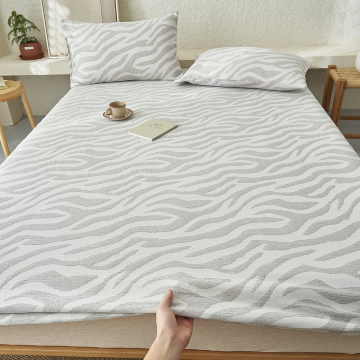 91家纺网 家纺一手货源 找家纺 早晨家纺 2025新款三层纱纯棉提花床笠 斑马纹床笠-浅灰