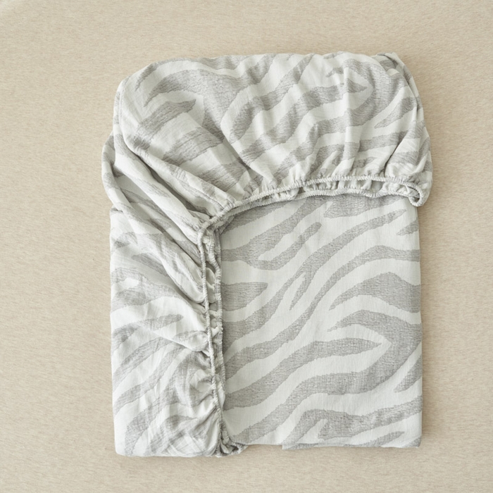 91家纺网 家纺一手货源 找家纺 早晨家纺 2025新款三层纱纯棉提花床笠 斑马纹床笠-浅灰