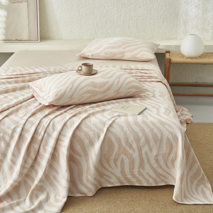 91家纺网 家纺一手货源 找家纺 早晨家纺 2025新款三层纱纯棉提花床单 斑马纹床单-咖色