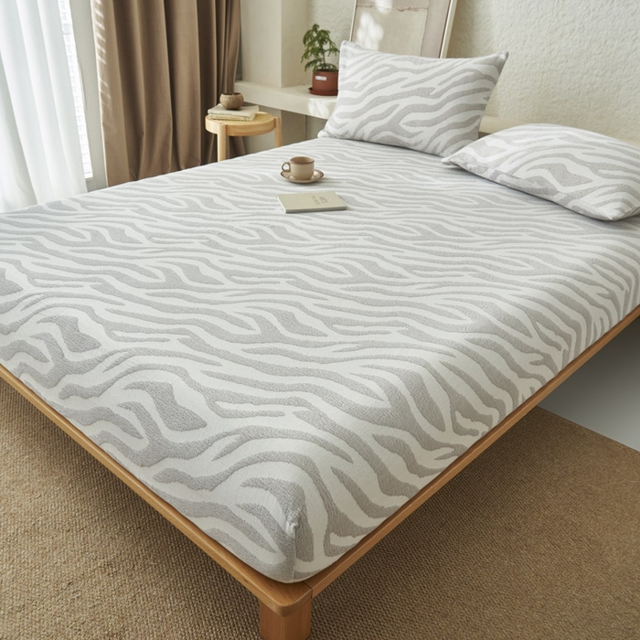 91家纺网 家纺一手货源 找家纺 早晨家纺 2025新款三层纱纯棉提花床笠 斑马纹床笠-浅灰