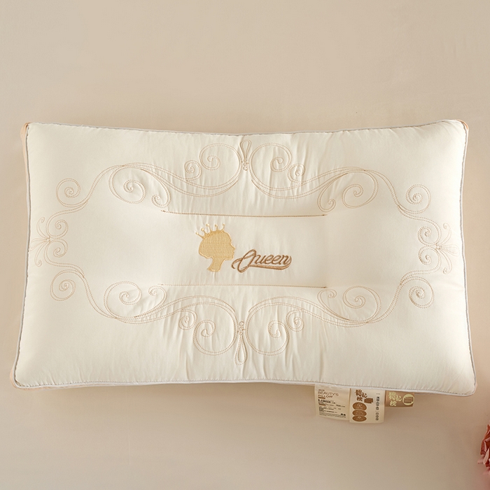 91家纺网 家纺一手货源 找家纺 （总）昕科 2025新款立体绣花贵妃枕-刺绣成人枕头性价比高枕芯