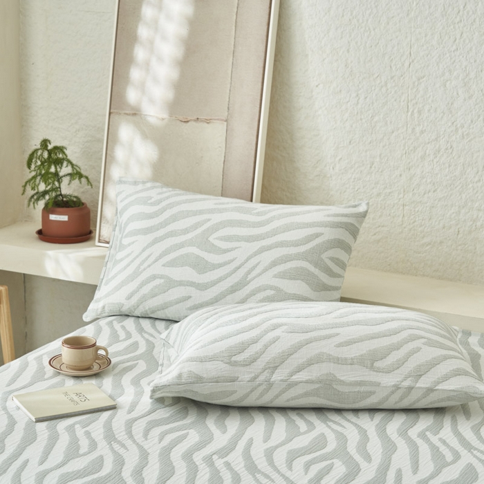 91家纺网 家纺一手货源 找家纺 早晨家纺 2025新款三层纱纯棉提花床单 斑马纹床单-浅蓝