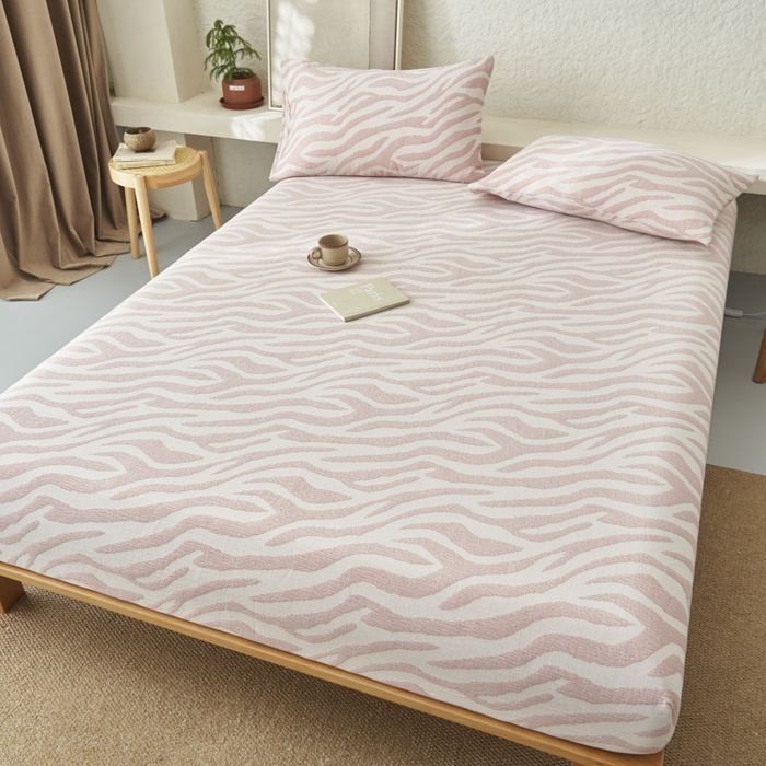 91家纺网 家纺一手货源 找家纺 早晨家纺 2025新款三层纱纯棉提花床笠 斑马纹床笠-豆沙