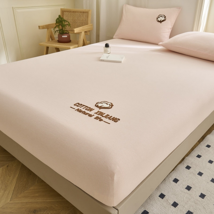 91家纺网 家纺一手货源 找家纺 早晨家纺 2025新款色织纯棉水洗棉毛巾绣床笠 流年床笠-浅粉