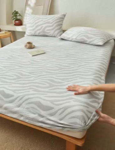 91家纺网 家纺一手货源 找家纺 早晨家纺 2025新款三层纱纯棉提花床笠 斑马纹床笠-浅灰