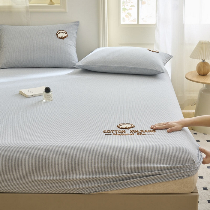 91家纺网 家纺一手货源 找家纺 早晨家纺 2025新款色织纯棉水洗棉毛巾绣床笠 流年床笠-深兰