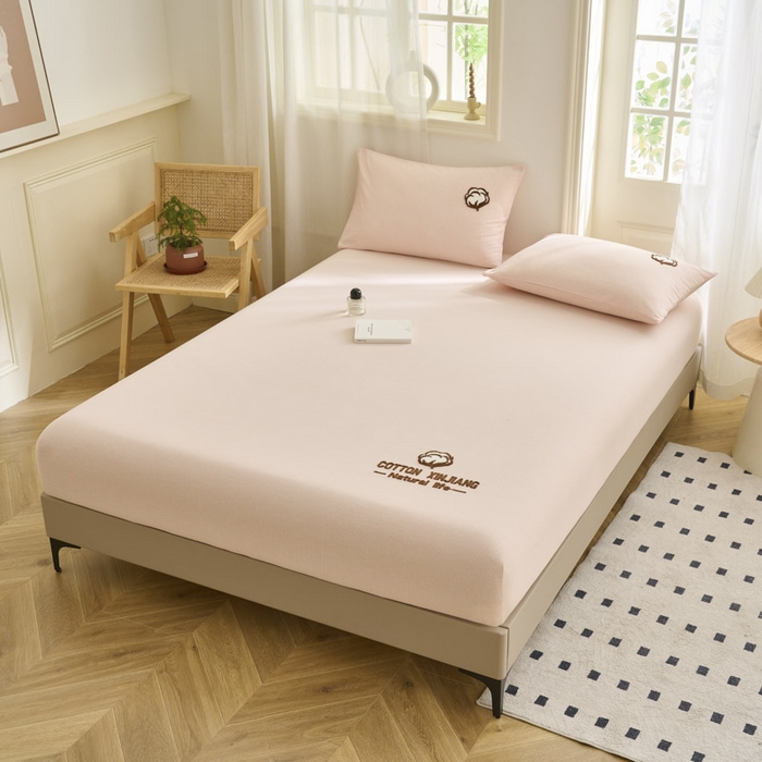 91家纺网 家纺一手货源 找家纺 早晨家纺 2025新款色织纯棉水洗棉毛巾绣床笠 流年床笠-浅粉