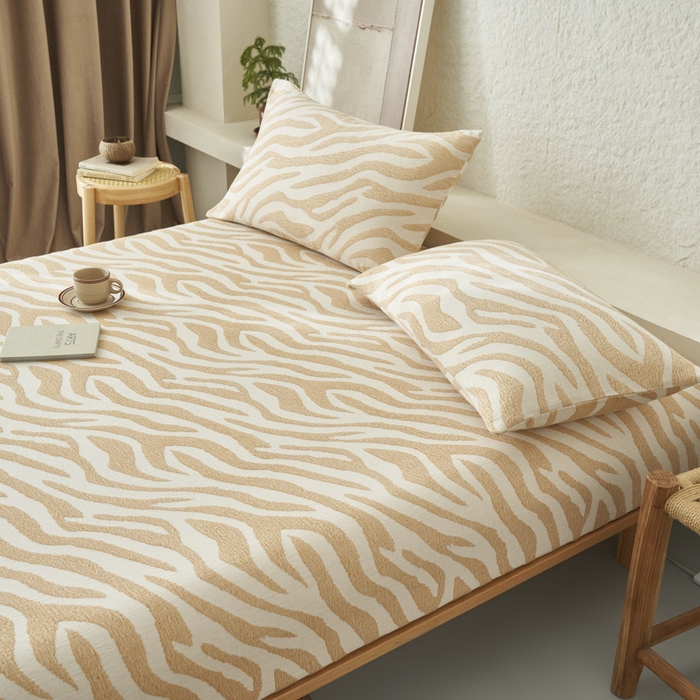 91家纺网 家纺一手货源 找家纺 早晨家纺 2025新款三层纱纯棉提花床笠 斑马纹床笠-驼色