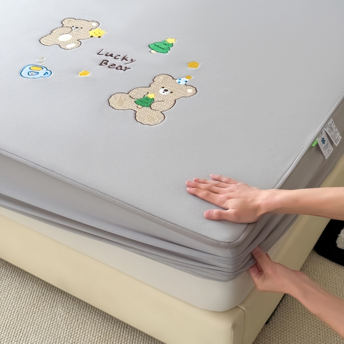 91家纺网 家纺一手货源 找家纺 九花鹿 2025新款凉感PE卡通冰丝席-床笠款 床笠款-幸运熊