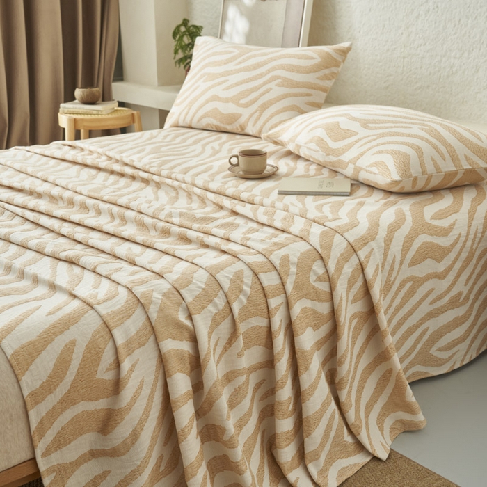 91家纺网 家纺一手货源 找家纺 早晨家纺 2025新款三层纱纯棉提花床单 斑马纹床单-驼色