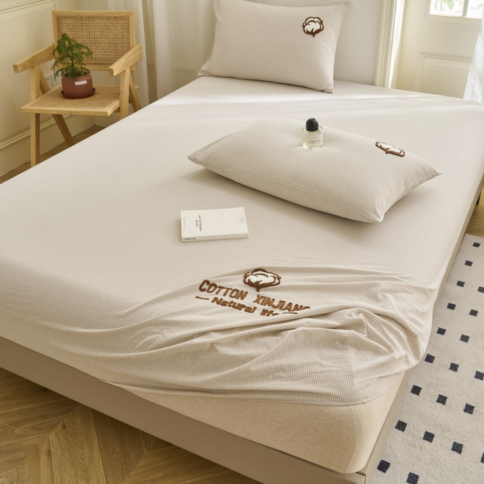 91家纺网 家纺一手货源 找家纺 早晨家纺 2025新款色织纯棉水洗棉毛巾绣床笠 流年床笠-米咖