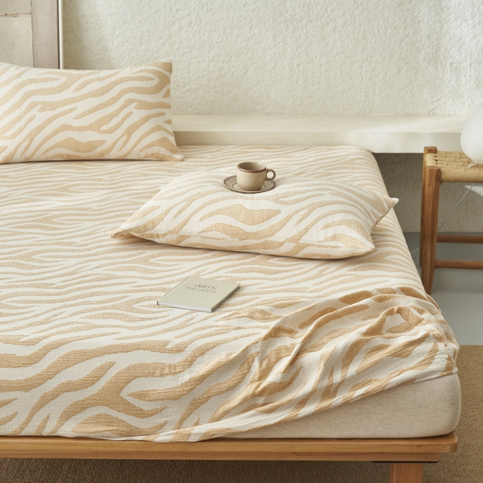 91家纺网 家纺一手货源 找家纺 早晨家纺 2025新款三层纱纯棉提花床笠 斑马纹床笠-驼色