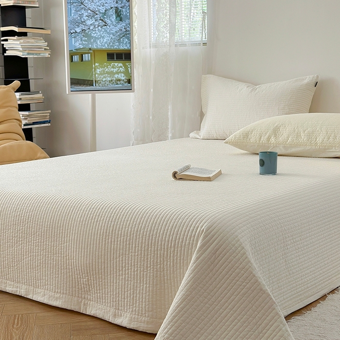 91家纺网 家纺一手货源 找家纺 （总）期遇家居 2025新款60支床盖极简直条绗缝韩国砂洗染色双面全棉纯棉床盖