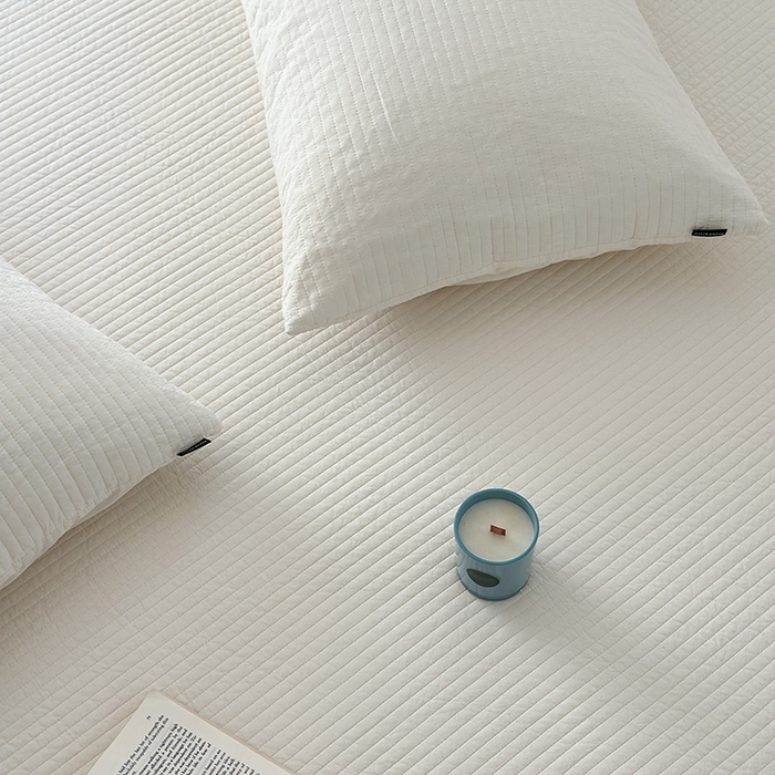 91家纺网 家纺一手货源 找家纺 期遇家居 2025新款60支床盖极简直条绗缝韩国砂洗染色双面全棉纯棉床盖 极简砂洗白