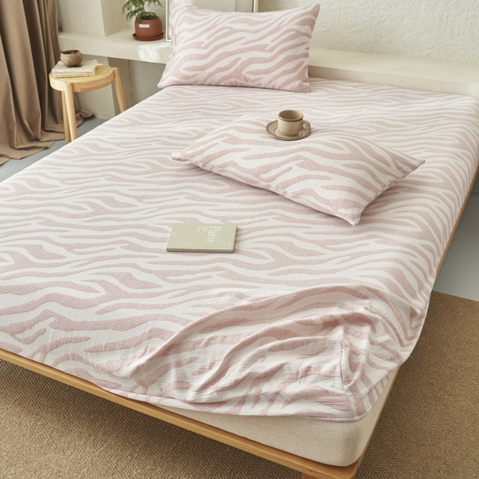 91家纺网 家纺一手货源 找家纺 早晨家纺 2025新款三层纱纯棉提花床笠 斑马纹床笠-豆沙