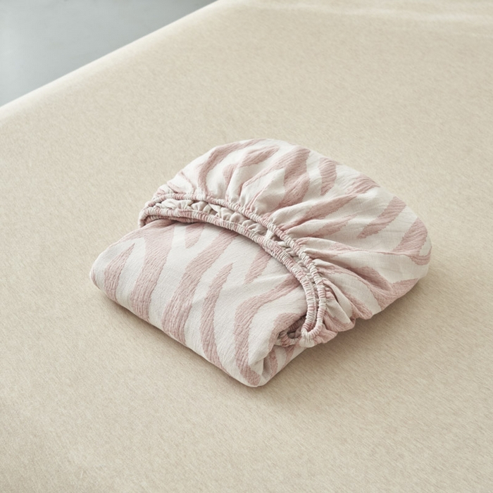 91家纺网 家纺一手货源 找家纺 早晨家纺 2025新款三层纱纯棉提花床笠 斑马纹床笠-豆沙