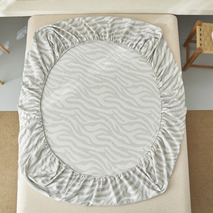 91家纺网 家纺一手货源 找家纺 早晨家纺 2025新款三层纱纯棉提花床笠 斑马纹床笠-浅灰