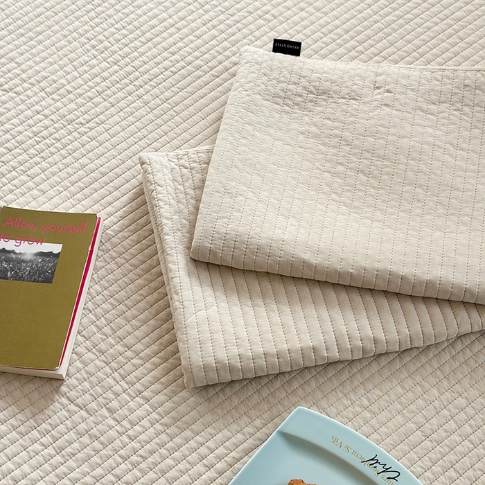 91家纺网 家纺一手货源 找家纺 期遇家居 2025新款60支床盖极简直条绗缝韩国砂洗染色双面全棉纯棉床盖 极简砂洗咖