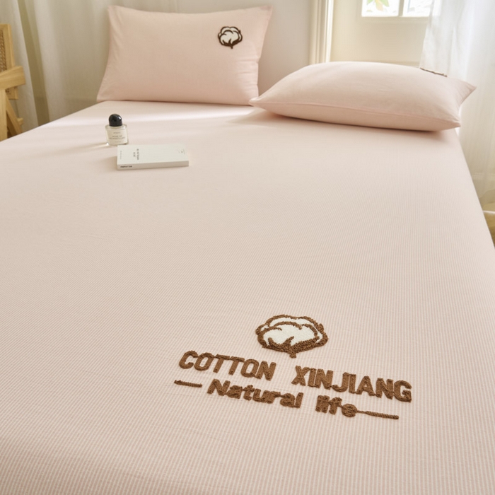 91家纺网 家纺一手货源 找家纺 早晨家纺 2025新款色织纯棉水洗棉毛巾绣床笠 流年床笠-浅粉