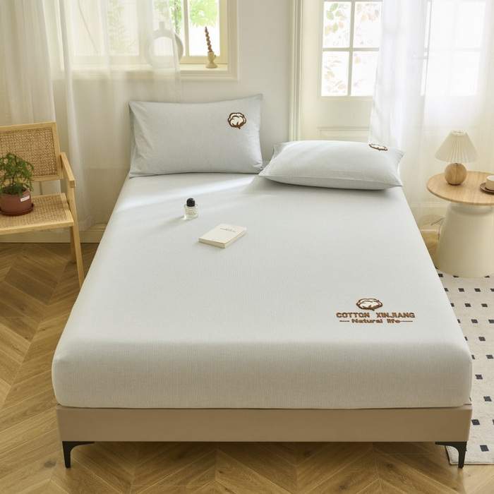 91家纺网 家纺一手货源 找家纺 早晨家纺 2025新款色织纯棉水洗棉毛巾绣床笠 流年床笠-浅兰