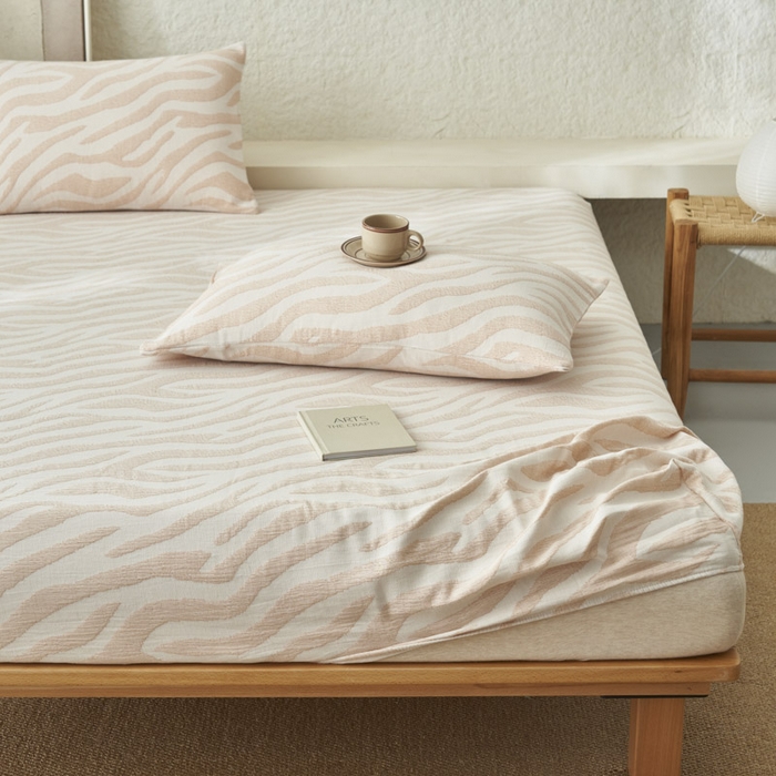 91家纺网 家纺一手货源 找家纺 早晨家纺 2025新款三层纱纯棉提花床笠 斑马纹床笠-咖色