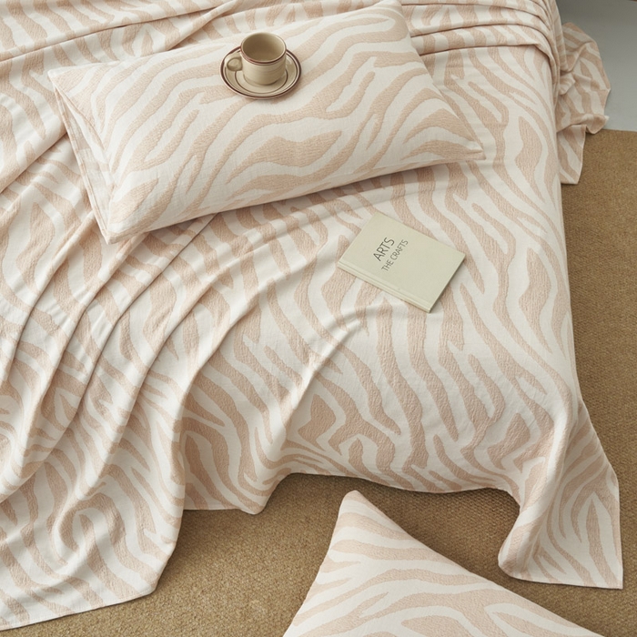 91家纺网 家纺一手货源 找家纺 早晨家纺 2025新款三层纱纯棉提花床单 斑马纹床单-咖色