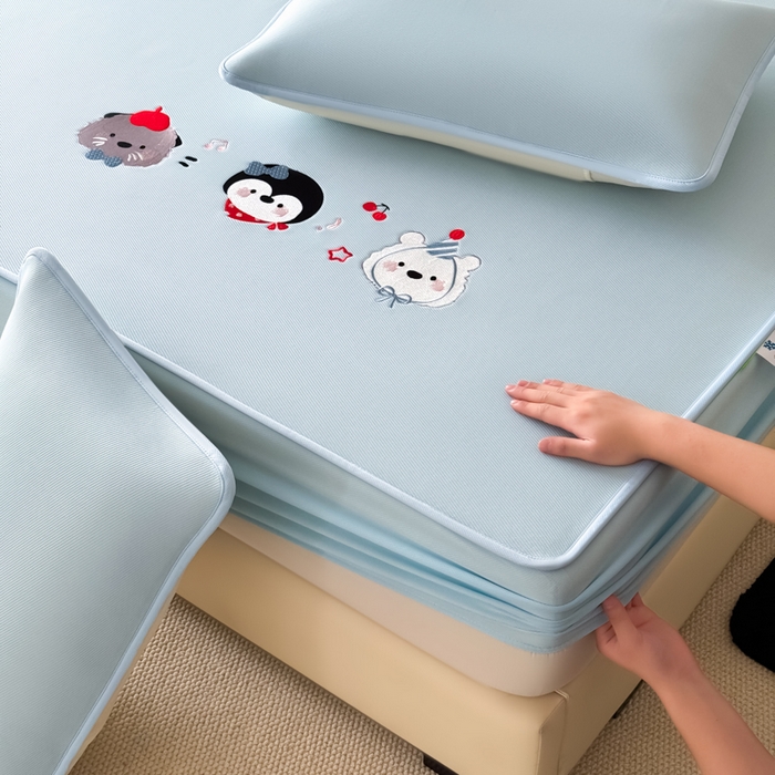 91家纺网 家纺一手货源 找家纺 九花鹿 2025新款凉感PE卡通冰丝席-床笠款 床笠款-海獭兄弟