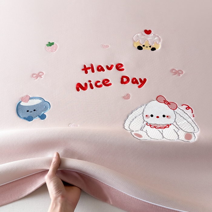 91家纺网 家纺一手货源 找家纺 九花鹿 2025新款凉感PE卡通冰丝席-凉席款 派对小兔