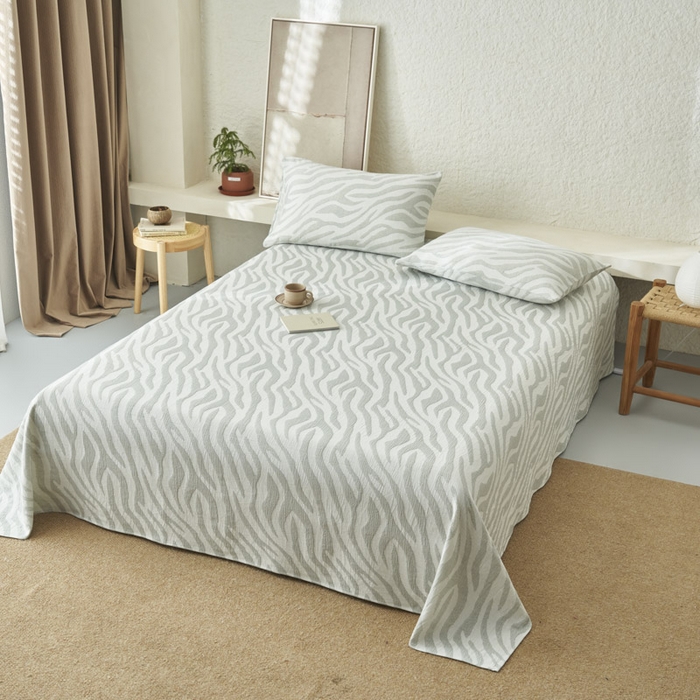 91家纺网 家纺一手货源 找家纺 早晨家纺 2025新款三层纱纯棉提花床单 斑马纹床单-浅蓝