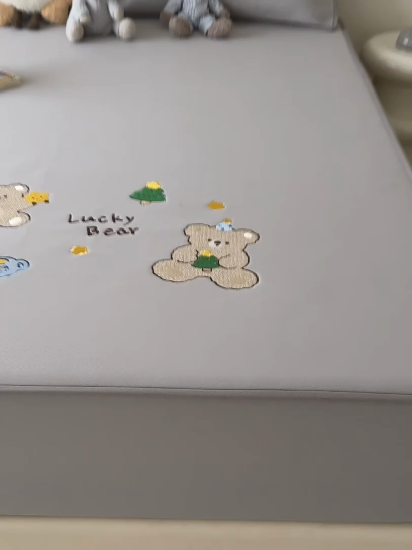 91家纺网 家纺一手货源 找家纺 九花鹿 2025新款凉感PE卡通冰丝席-床笠款 床笠款-幸运熊