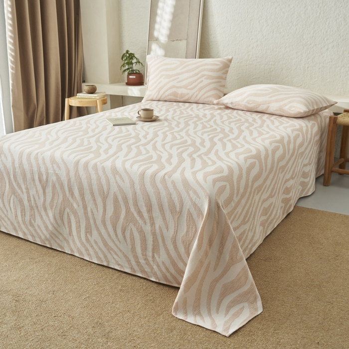 91家纺网 家纺一手货源 找家纺 早晨家纺 2025新款三层纱纯棉提花床单 斑马纹床单-咖色