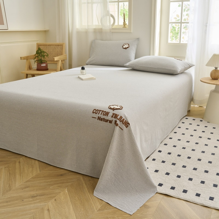 91家纺网 家纺一手货源 找家纺 早晨家纺 2025新款色织纯棉水洗棉毛巾绣床单 流年床单-深灰