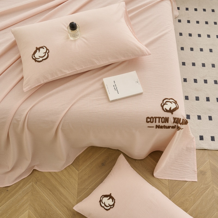 91家纺网 家纺一手货源 找家纺 早晨家纺 2025新款色织纯棉水洗棉毛巾绣床单 流年床单-浅粉