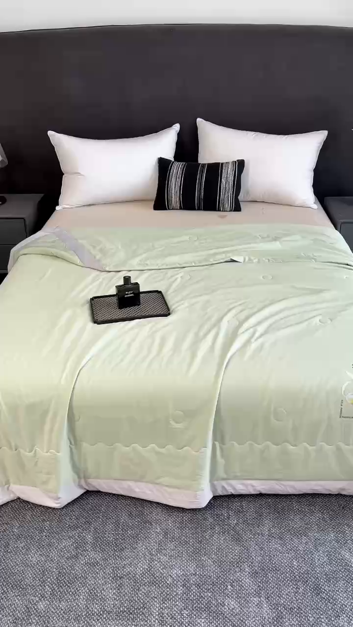 91家纺网 家纺一手货源 找家纺 芭芭棉家纺 2025新款桑蚕丝夏被夏凉被空调被 抹茶绿