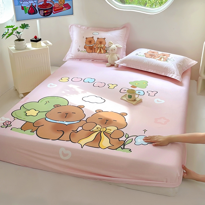 91家纺网 家纺一手货源 找家纺 （总）浩诚 2025新款卡皮巴拉原创IP全棉纯棉大版单床笠单枕套床笠枕套单件-有作品登记证书