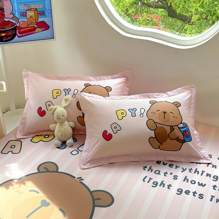 91家纺网 家纺一手货源 找家纺 浩诚 2025新款卡皮巴拉原创IP全棉纯棉大版单床笠单枕套床笠枕套单件-有作品登记证书 可乐巴拉