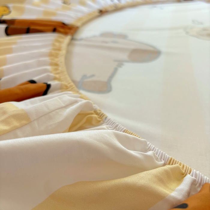 91家纺网 家纺一手货源 找家纺 浩诚 2025新款卡皮巴拉原创IP全棉纯棉大版单床笠单枕套床笠枕套单件-有作品登记证书 条纹巴拉