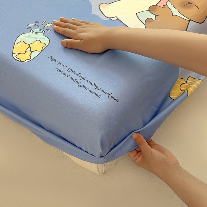 91家纺网 家纺一手货源 找家纺 浩诚 2025新款卡皮巴拉原创IP全棉纯棉大版单床笠单枕套床笠枕套单件-有作品登记证书 旋转巴拉