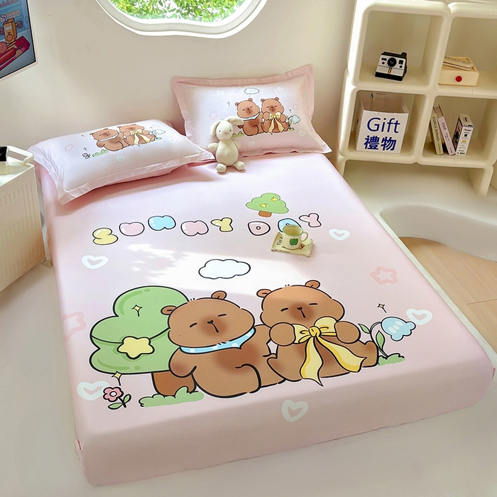 91家纺网 家纺一手货源 找家纺 浩诚 2025新款卡皮巴拉原创IP全棉纯棉大版单床笠单枕套床笠枕套单件-有作品登记证书 阳光巴拉