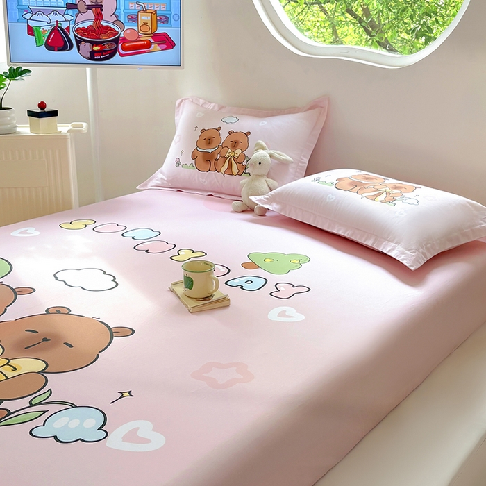 91家纺网 家纺一手货源 找家纺 浩诚 2025新款卡皮巴拉原创IP全棉纯棉大版单床笠单枕套床笠枕套单件-有作品登记证书 阳光巴拉