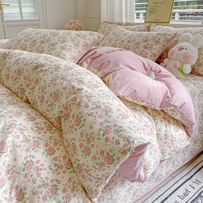 91家纺网 家纺一手货源 找家纺 金丝兔 2025新款ins小清新柔软亲肤水洗棉夹棉床盖四件套 直播爆款 巴黎恋人