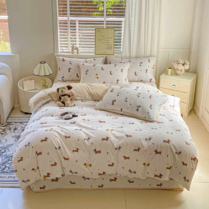 91家纺网 家纺一手货源 找家纺 金丝兔 2025新款ins小清新柔软亲肤水洗棉夹棉床盖四件套 直播爆款 波点腊肠