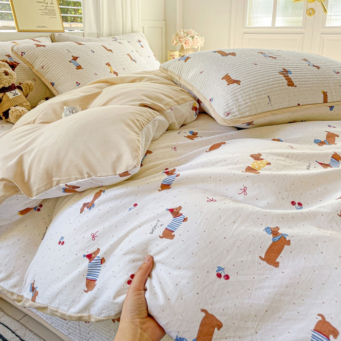 91家纺网 家纺一手货源 找家纺 金丝兔 2025新款ins小清新柔软亲肤水洗棉夹棉床盖四件套 直播爆款 波点腊肠