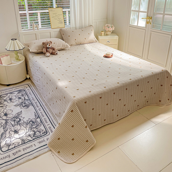 91家纺网 家纺一手货源 找家纺 金丝兔 2025新款ins小清新柔软亲肤水洗棉夹棉床盖四件套 直播爆款 呆呆熊