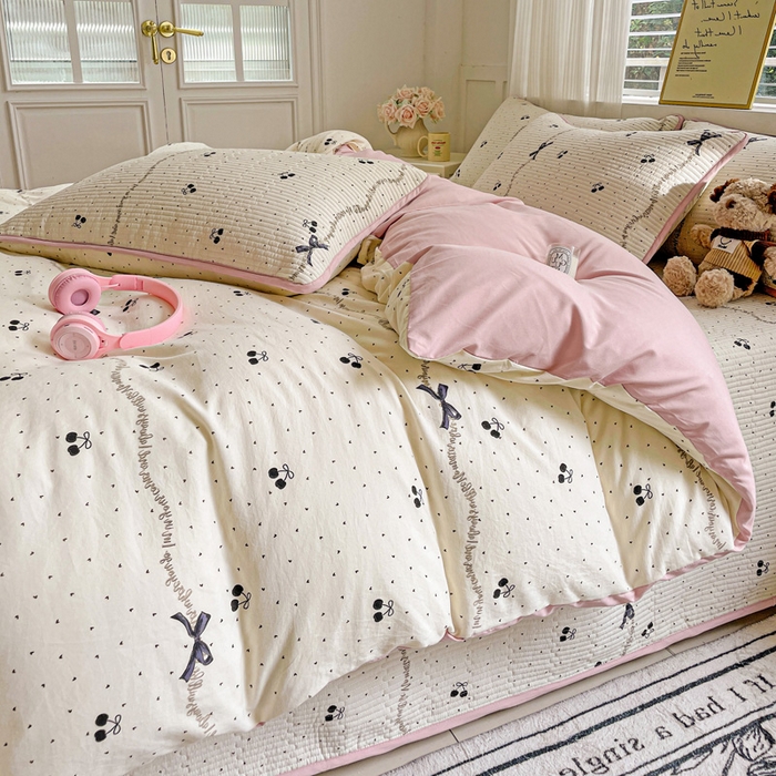 91家纺网 家纺一手货源 找家纺 金丝兔 2025新款ins小清新柔软亲肤水洗棉夹棉床盖四件套 直播爆款 黑樱桃